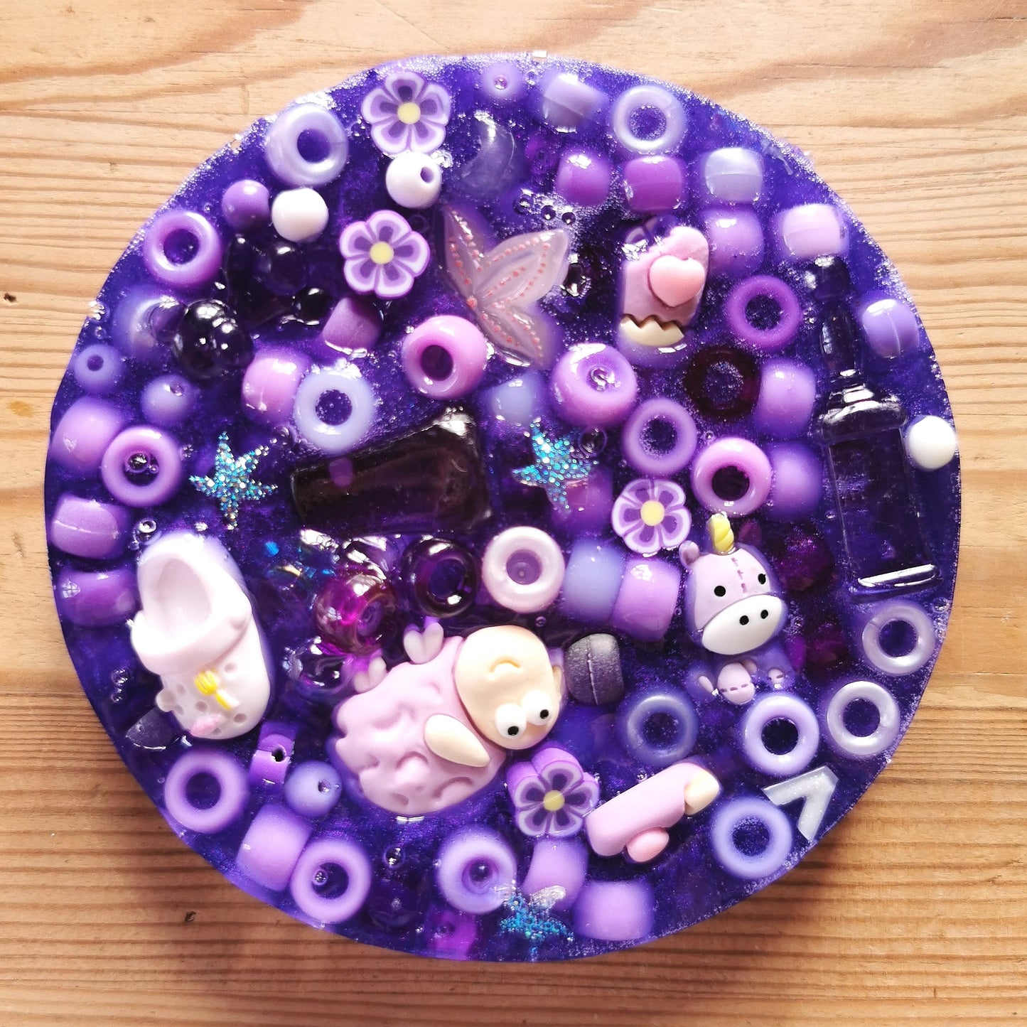 Hermohali 420 (muovi- ja akryylitäyte, violetti helmiäisvärjätty massa)