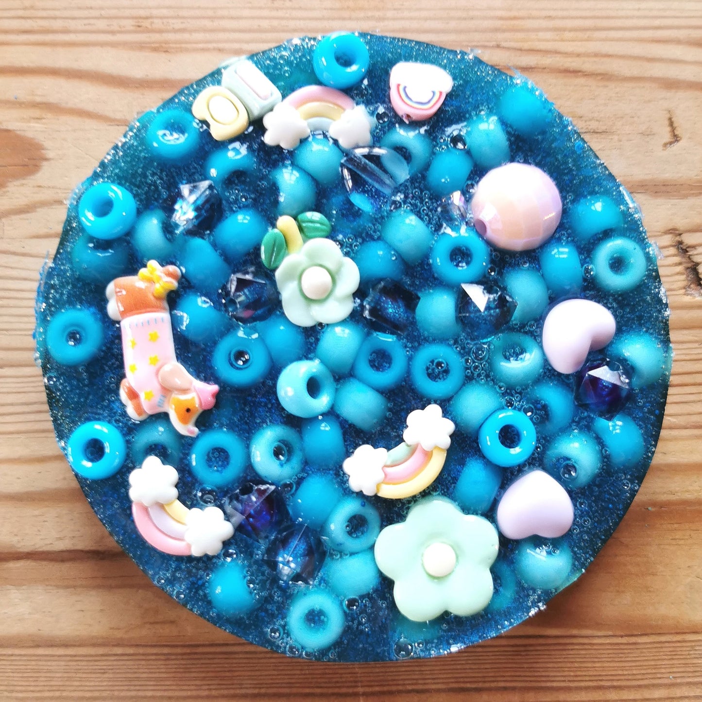 Hermohali 480 (muovi- ja akryylitäyte, sininen helmiäisvärjätty massa)