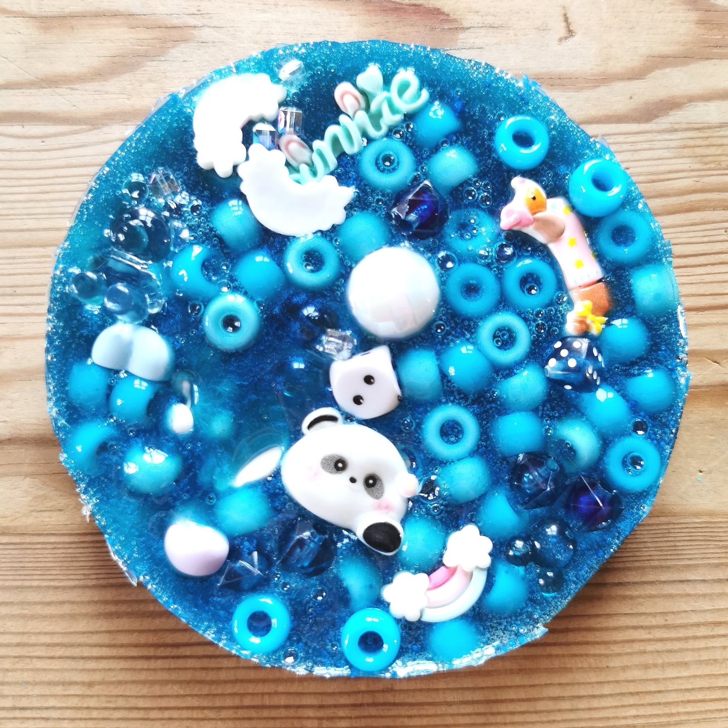 Hermohali 482 (muovi- ja akryylitäyte, sininen helmiäisvärjätty massa)