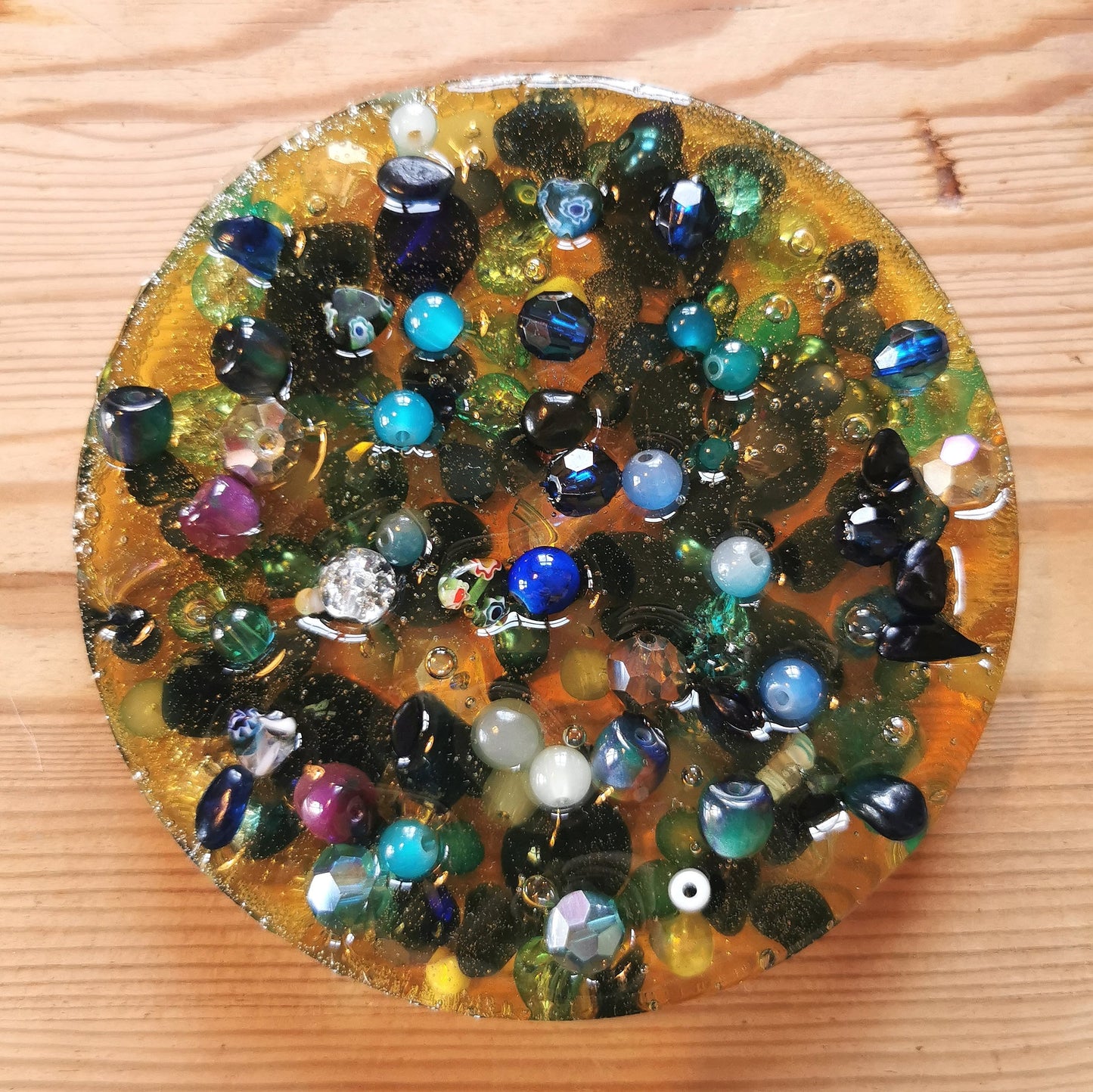 Hermohali 519 (lasihelmitäyte, läpikuultava massa)