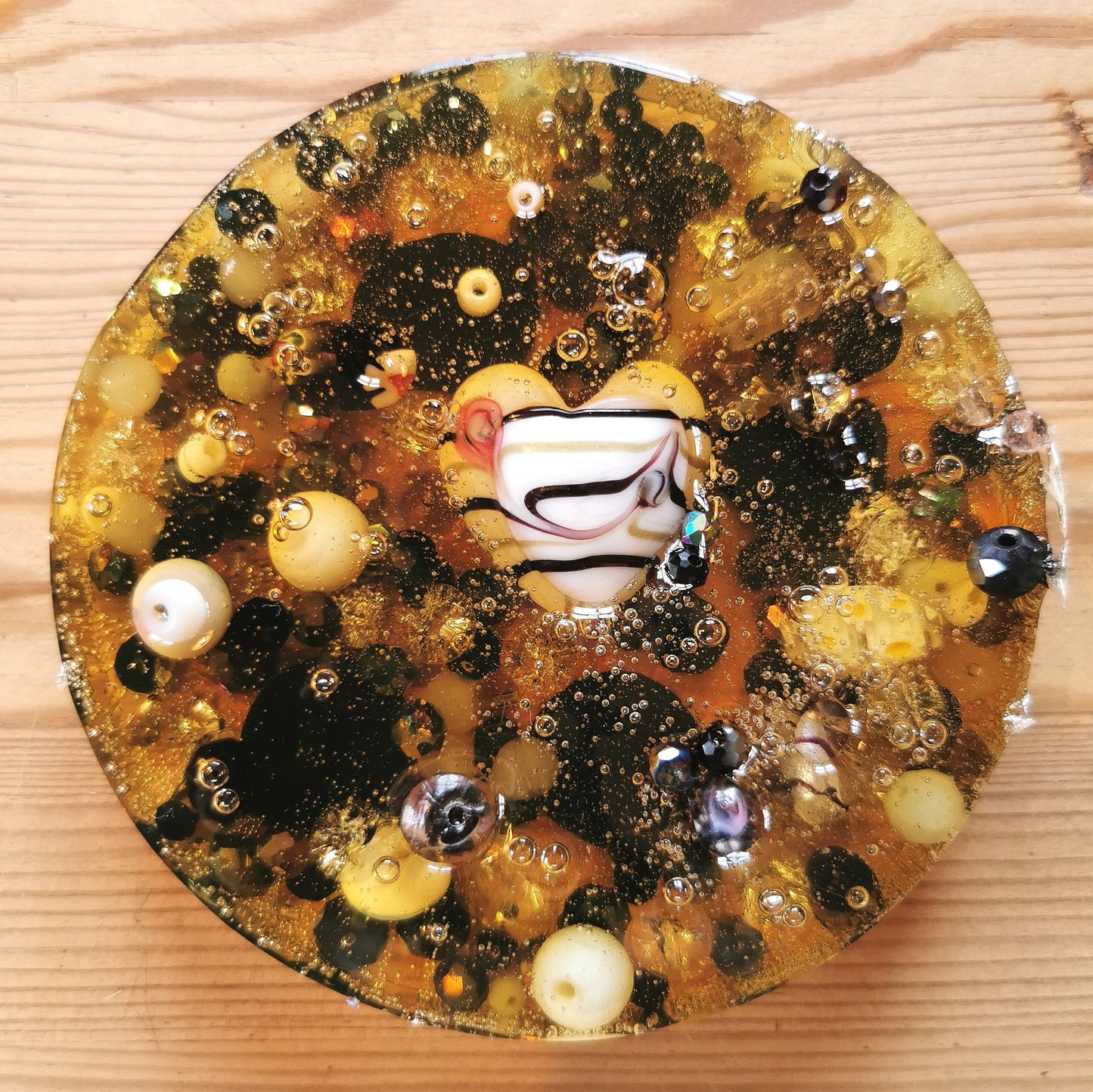 Hermohali 520 (lasihelmitäyte, läpikuultava massa)