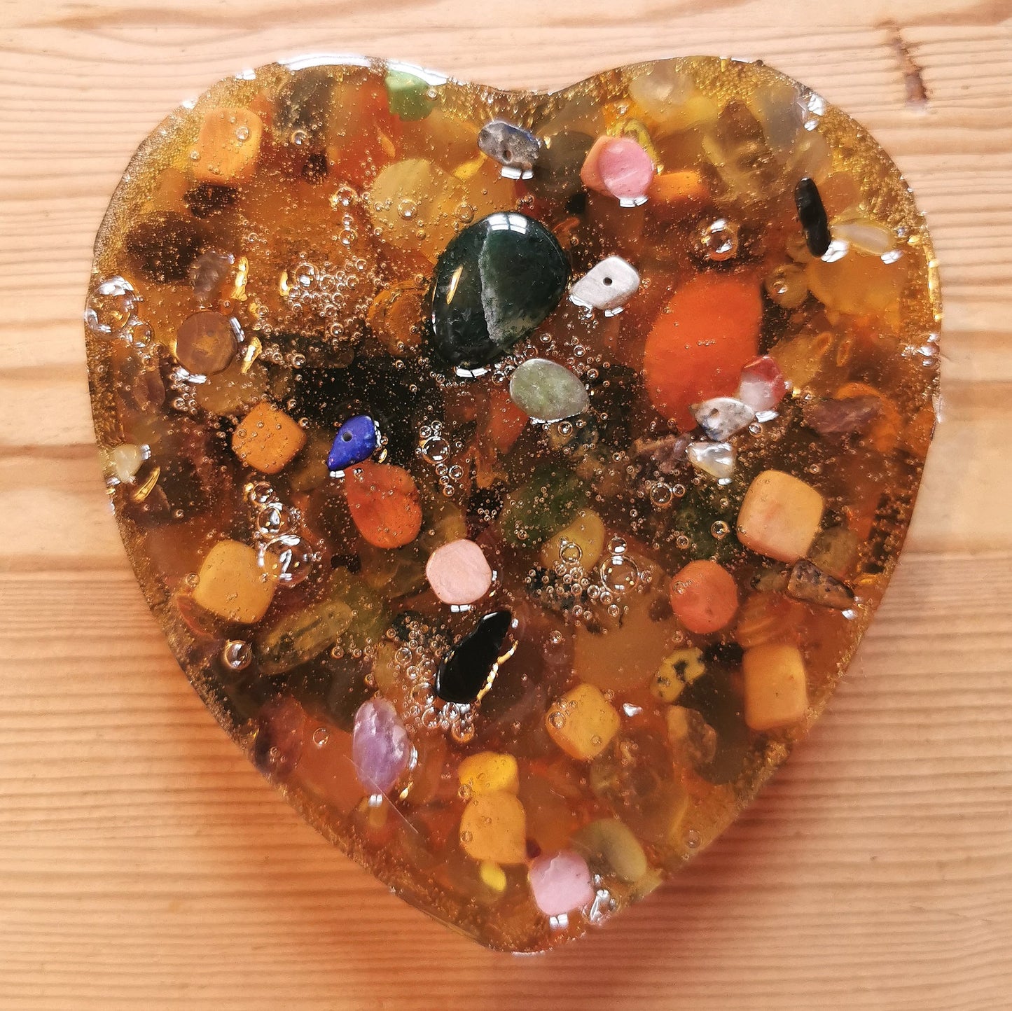 Hermohali 529 SYDÄN (luonnonkivitäyte, läpikuultava massa)