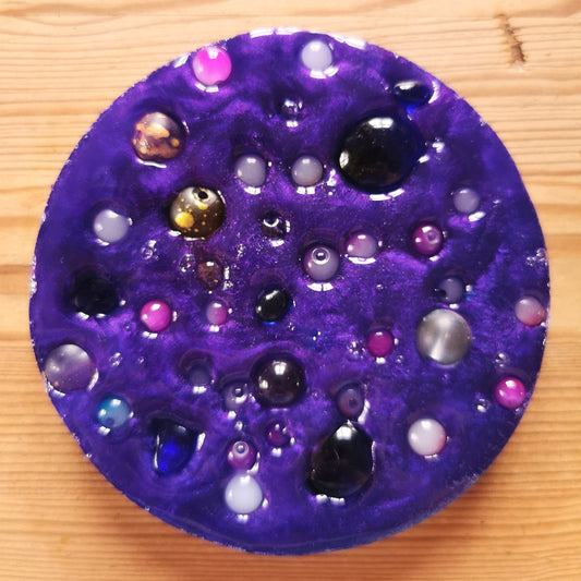 Hermohali 411 (lasihelmitäyte, violetti helmiäisvärjätty massa)