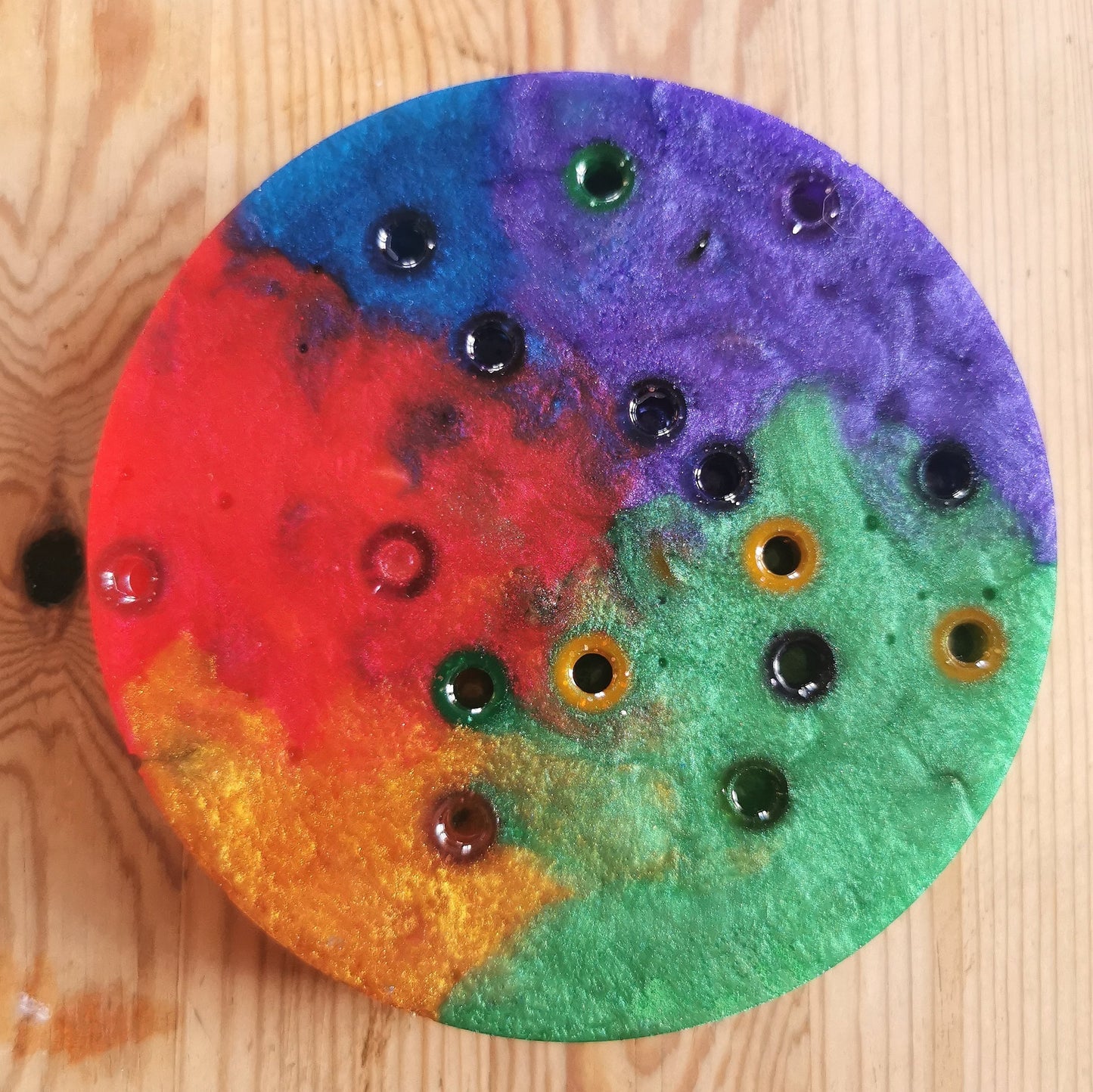 Hermohali 459 (muovi- ja akryylitäyte, monivärihelmiäinen)