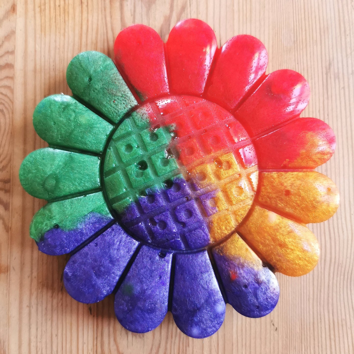 Hermohali 462 Kukka (muovi- ja akryylitäyte, monivärihelmiäinen)