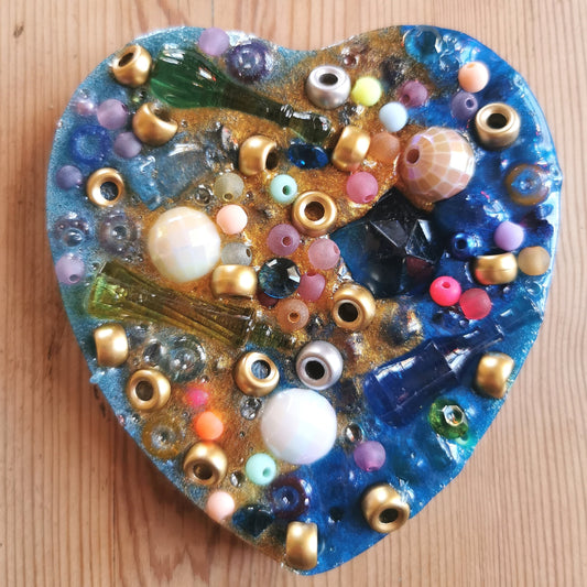 Hermohali 464 sydän (muovi- ja akryylitäyte, monivärihelmiäinen)