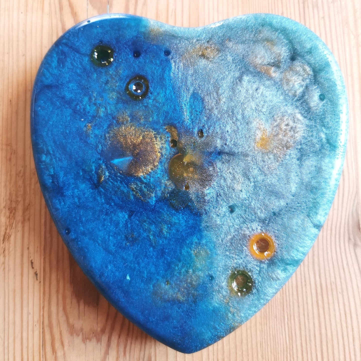 Hermohali 464 sydän (muovi- ja akryylitäyte, monivärihelmiäinen)