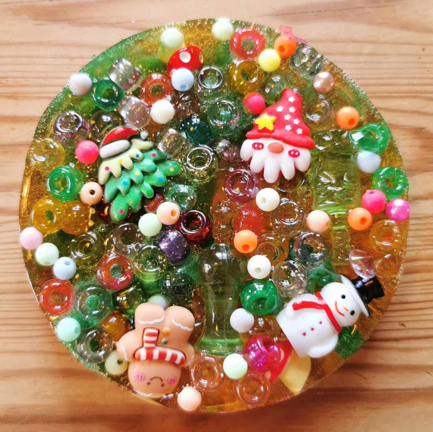 Hermohali 473 (muovi- ja akryylitäyte, läpikuultava+vihreä helmiäisvärjätty massa)