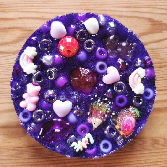 Hermohali 476 (muovi- ja akryylitäyte, violetti helmiäisvärjätty massa)