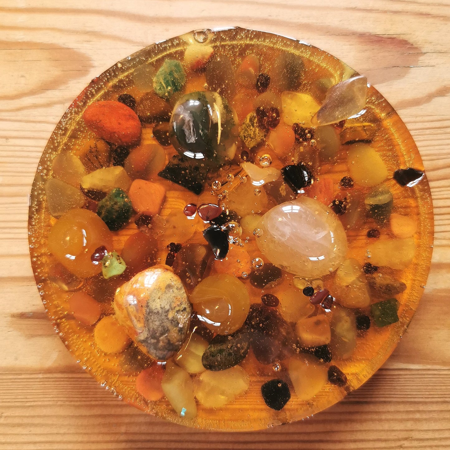 Hermohali 492 (luonnonkivitäyte, läpikuultava massa)