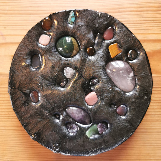 Hermohali 495 (luonnonkivitäyte, mustanharmaa helmiäisvärjätty massa)