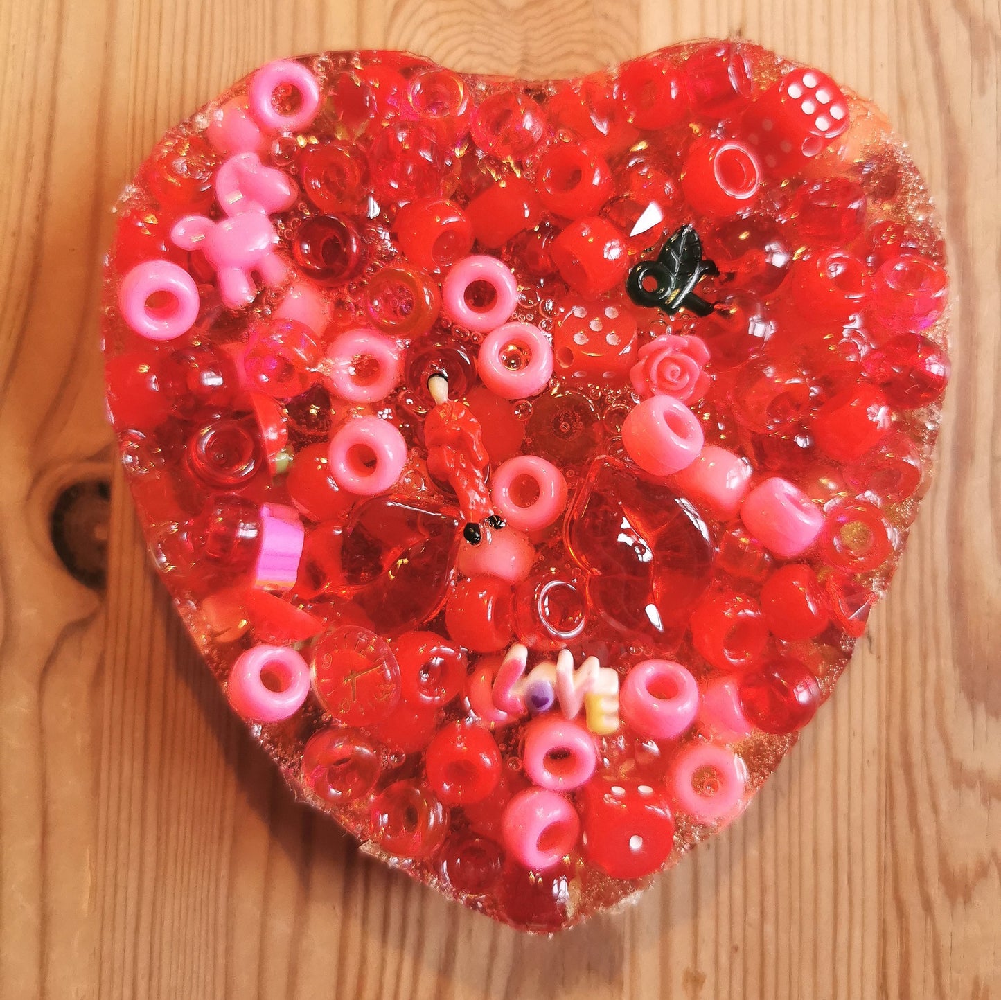 Hermohali 496 sydän (muovi- ja akryylitäyte, läpikuultava massa)