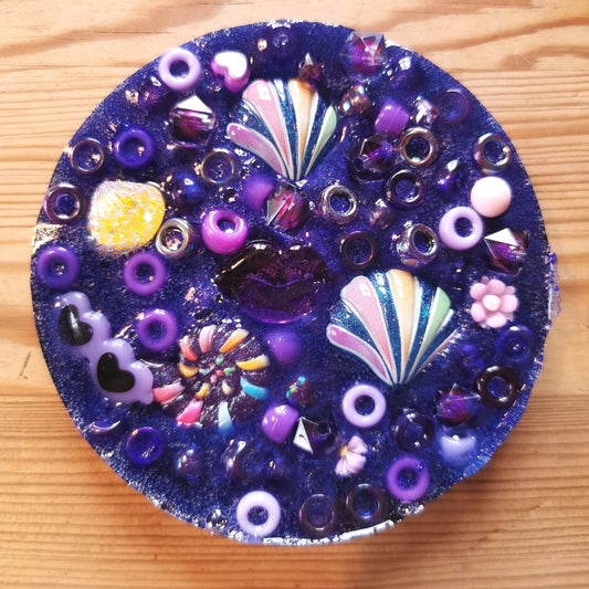 Hermohali 505 (muovi- ja akryylitäyte, violetti helmiäisvärjätty massa)