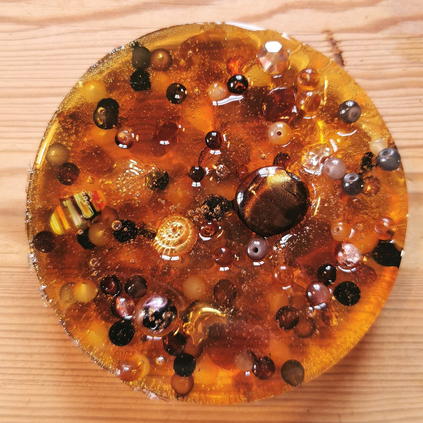 Hermohali 522 (lasihelmitäyte, läpikuultava massa)