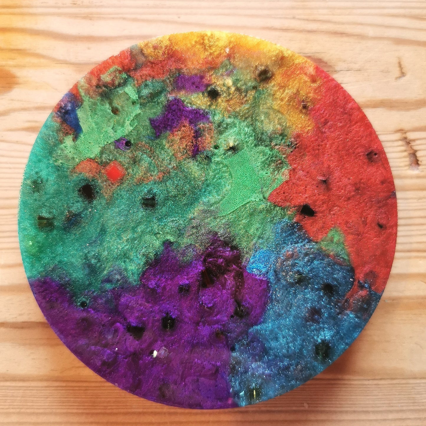 Hermohali 532 (lasihelmitäyte, läpikuultava massa, monivärihelmiäinen)