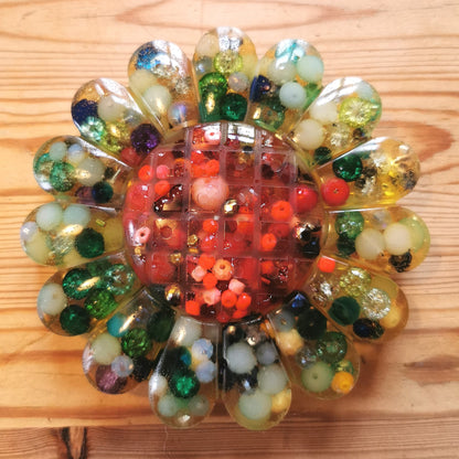 Hermohali 547 KUKKA (lasihelmitäyte, läpikuultava massa)