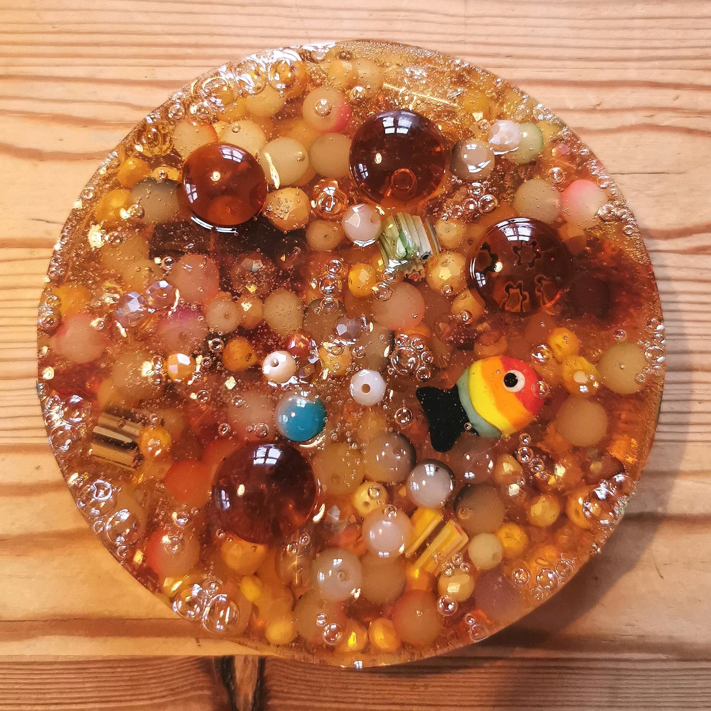 Hermohali 586 (lasihelmitäyte, läpikuultava massa)