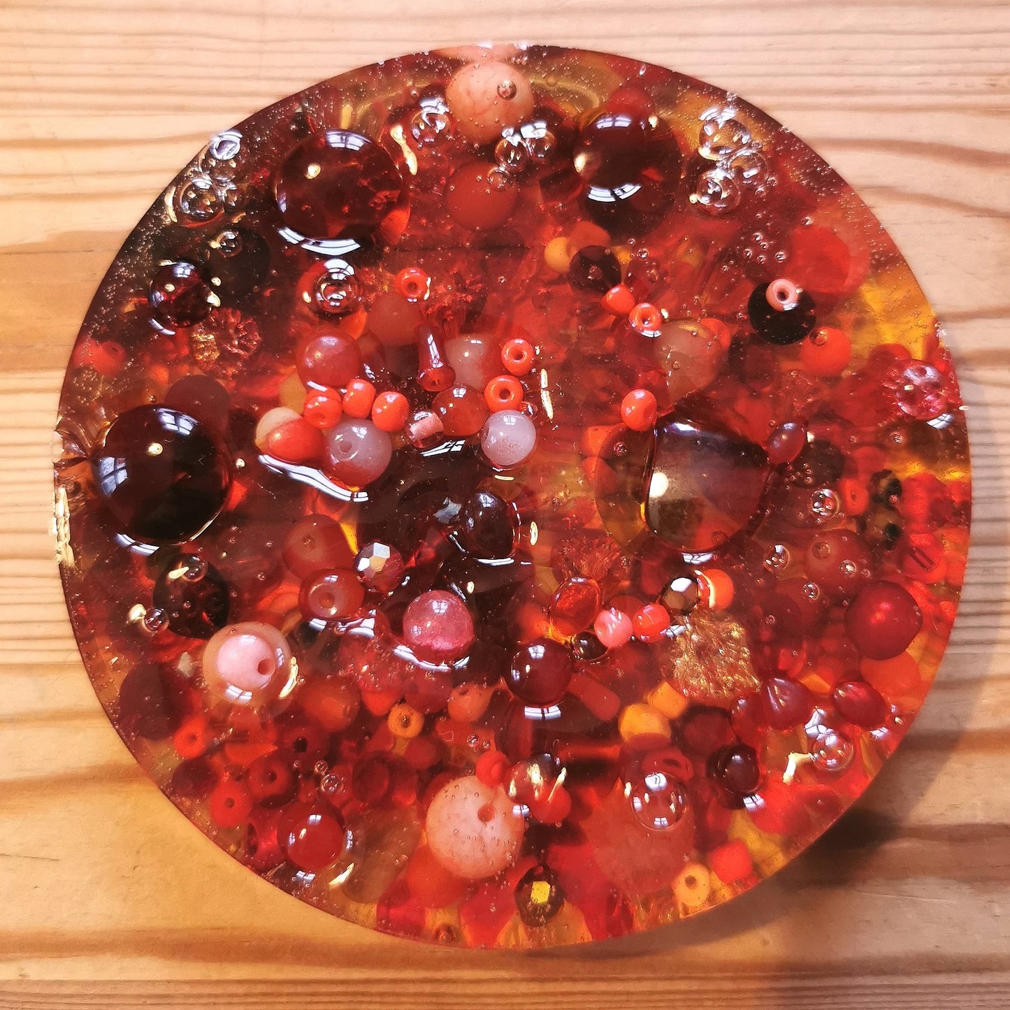 Hermohali 592 (lasihelmitäyte, läpikuultava massa)