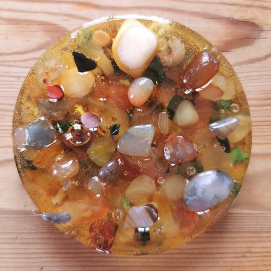 Hermohali 676 (luonnonkivitäyte, läpikuultava massa)