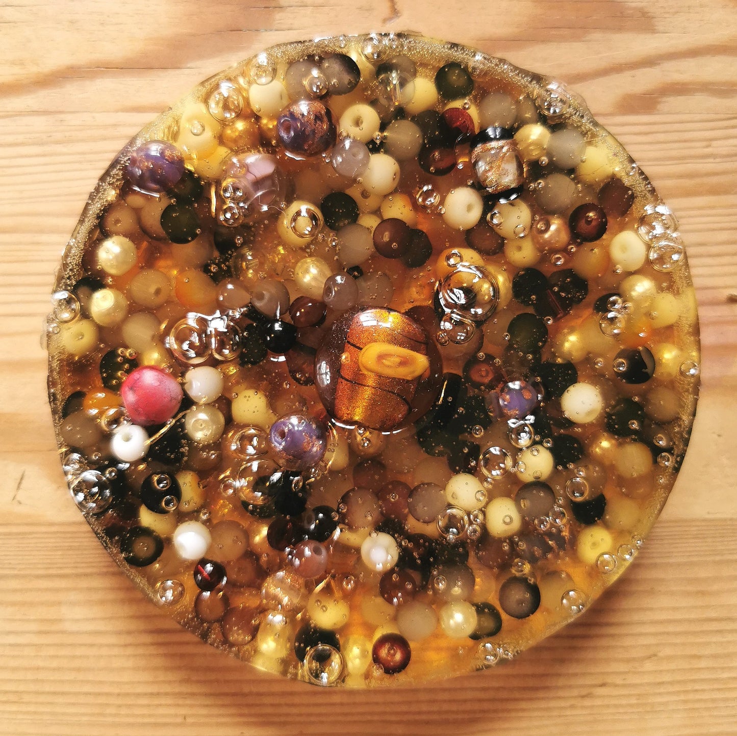 Hermohali 709 (lasihelmitäyte, läpikuultava massa)