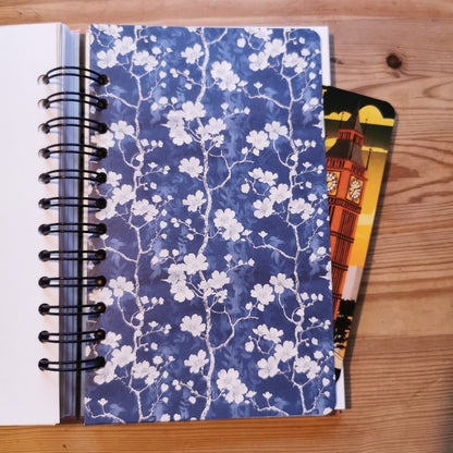 Muistikirja "Neiti Etsivä"